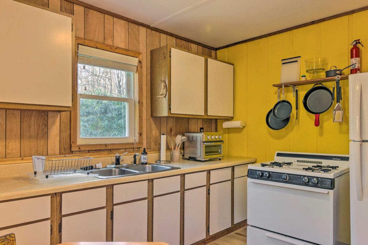 Peaceful Spruce Pine Cabin On 8 Acres With 2 Decks! Exterior photo