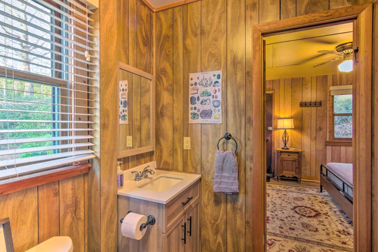 Peaceful Spruce Pine Cabin On 8 Acres With 2 Decks! Exterior photo